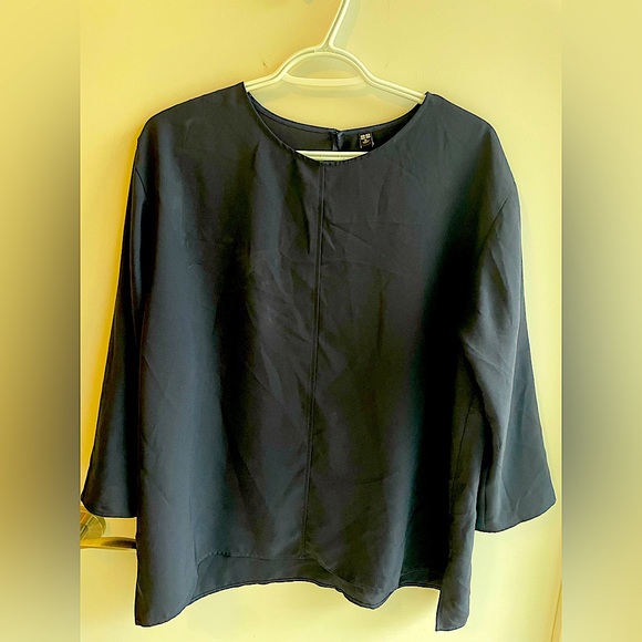 Navy blue 3/4 length sleeve tunic from Uniqlo. - Picture 1 of 3